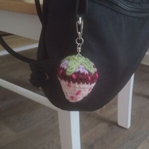 🍓 Strawberry Keychain. Handmade Crochet Amigurumi.